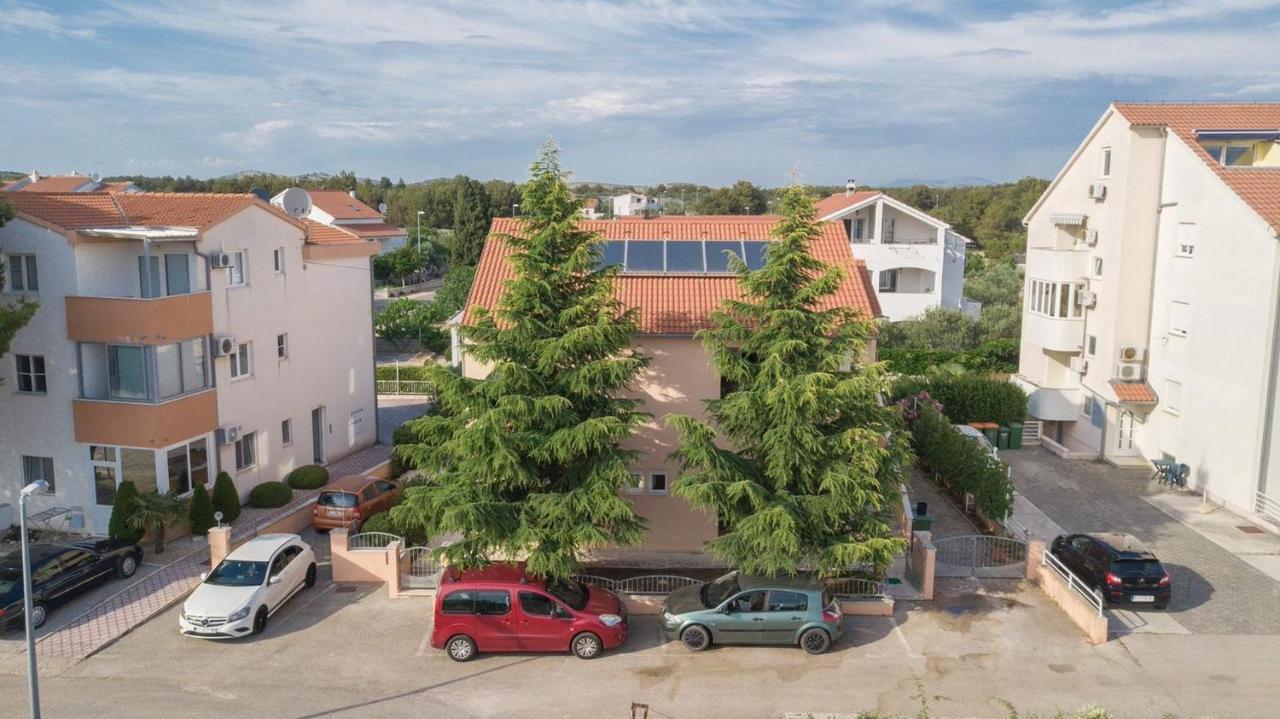 Apartmani Nedoklan 스리마 외부 사진