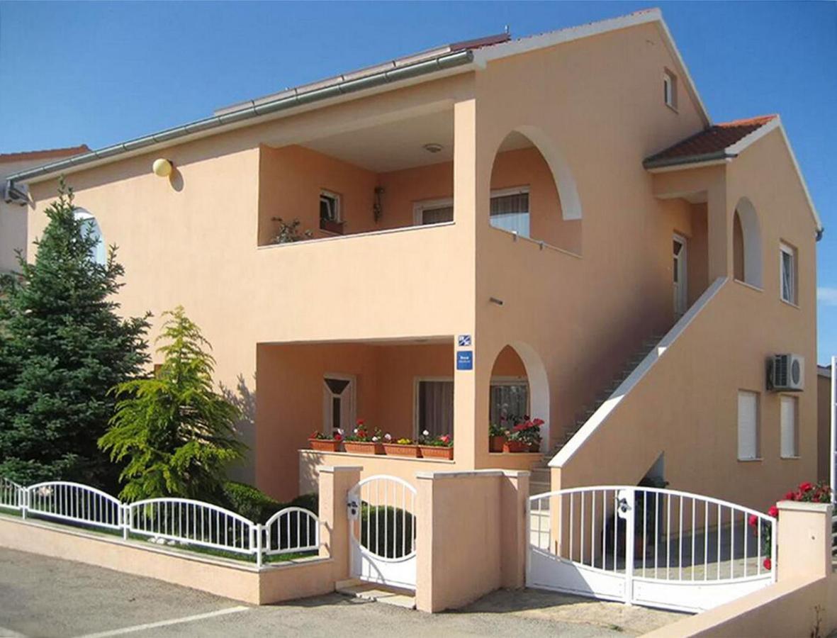 Apartmani Nedoklan 스리마 외부 사진