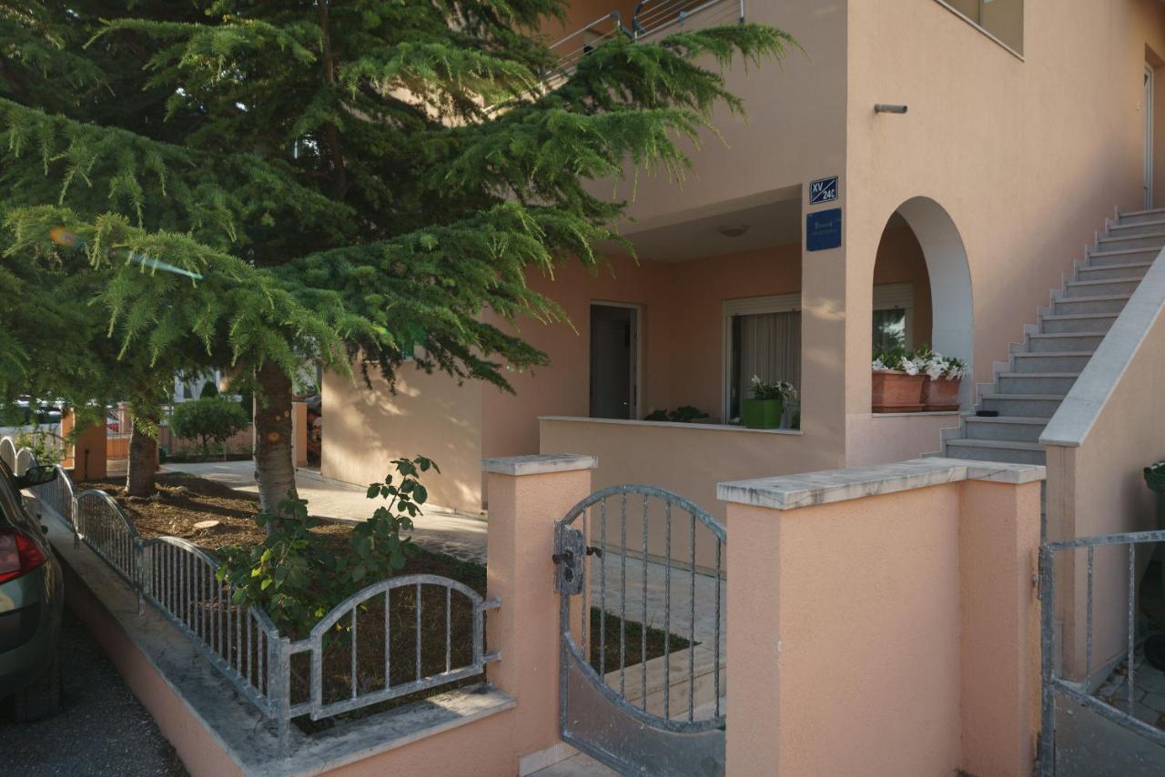 Apartmani Nedoklan 스리마 외부 사진