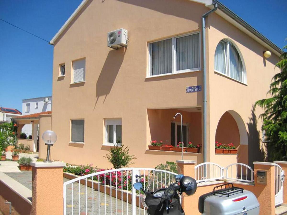 Apartmani Nedoklan 스리마 외부 사진