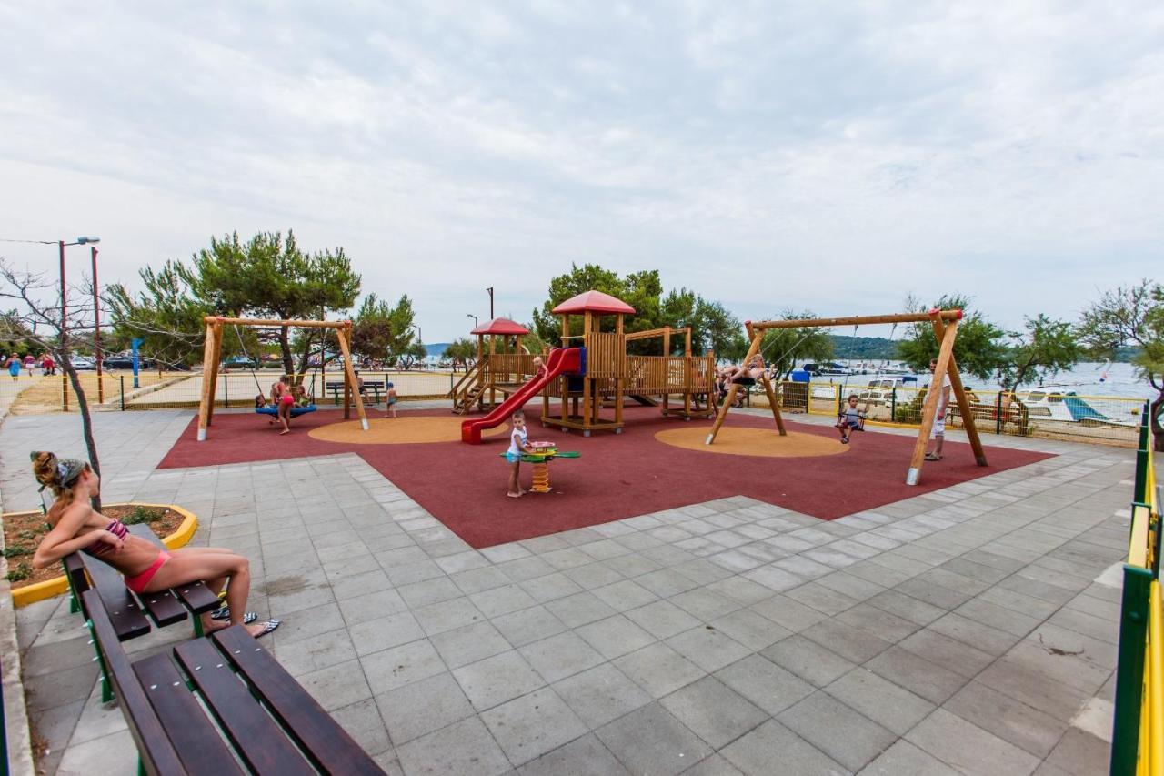 Apartmani Nedoklan 스리마 외부 사진