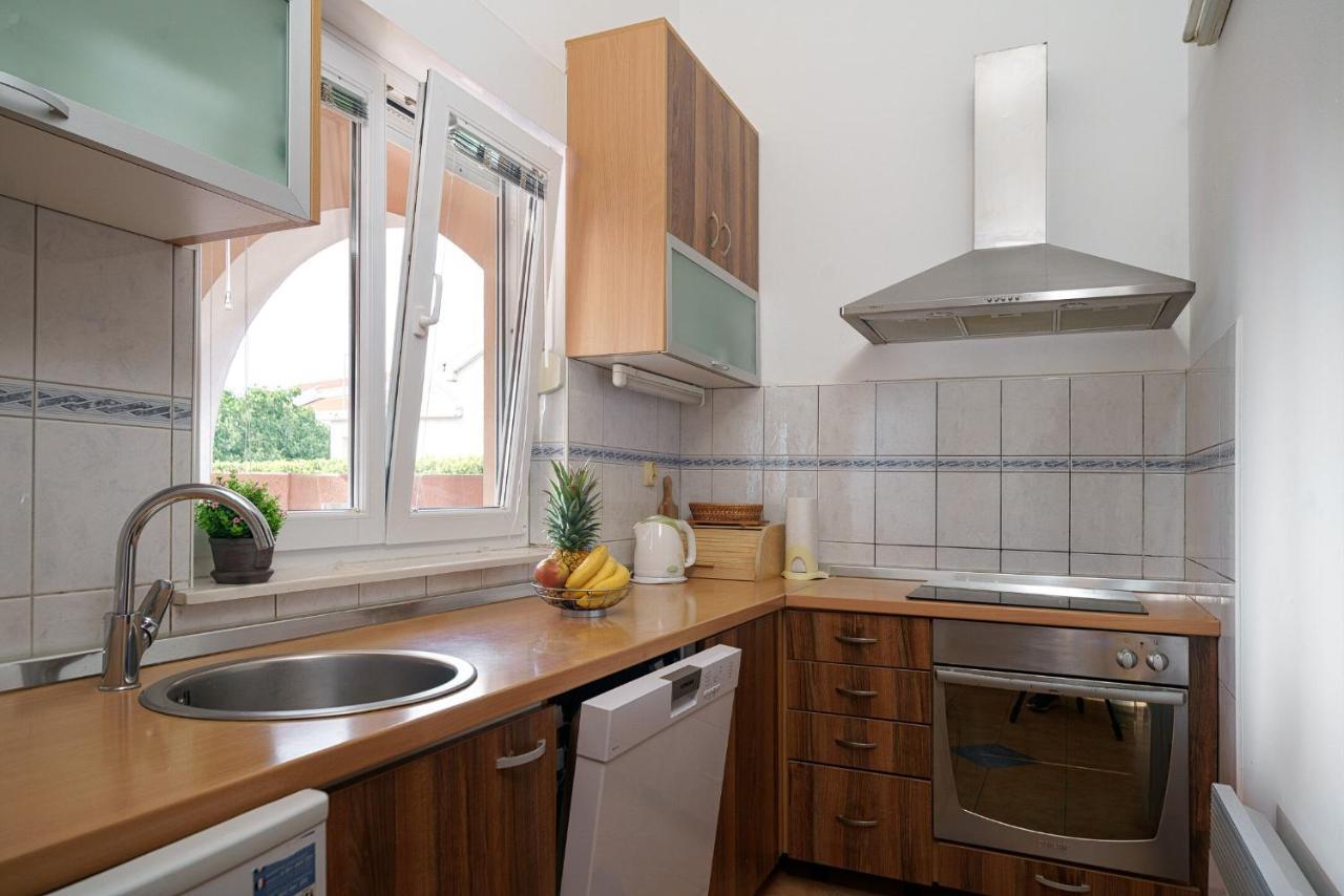 Apartmani Nedoklan 스리마 외부 사진
