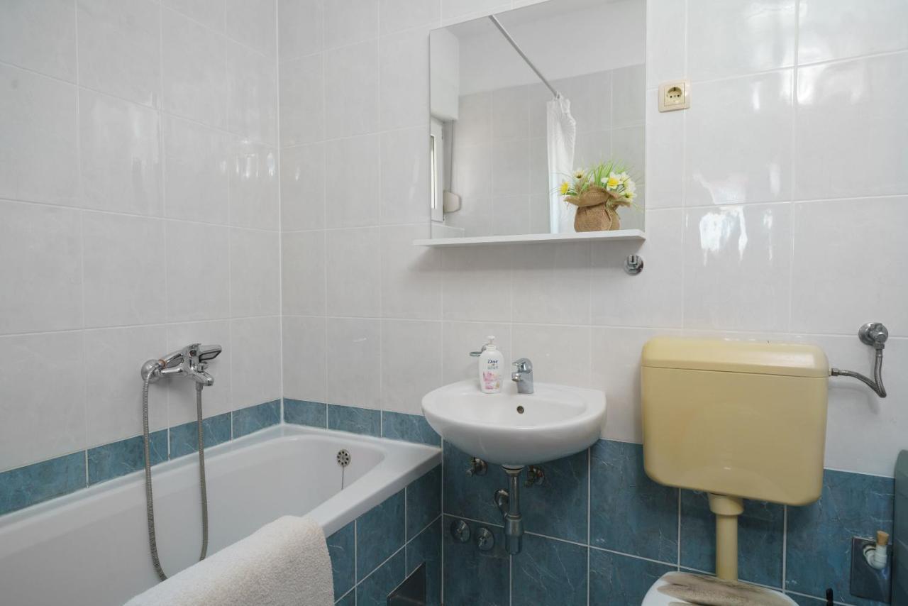 Apartmani Nedoklan 스리마 외부 사진