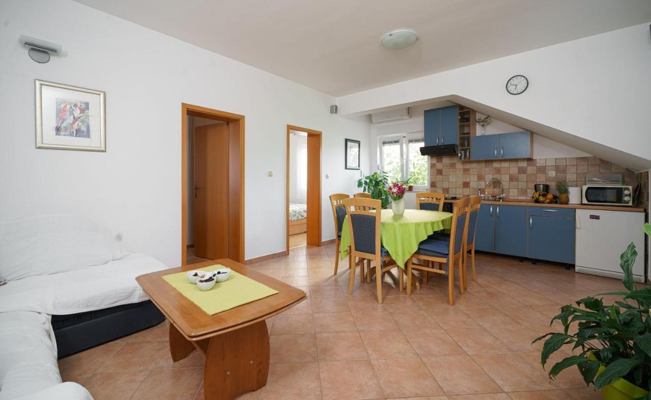 Apartmani Nedoklan 스리마 외부 사진