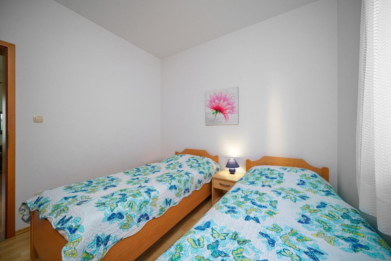 Apartmani Nedoklan 스리마 외부 사진