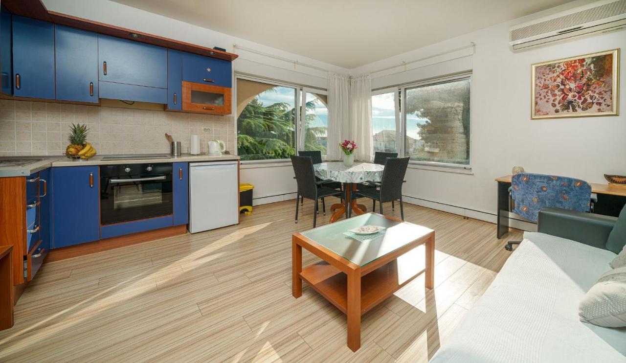 Apartmani Nedoklan 스리마 외부 사진