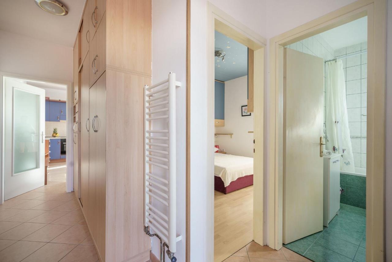 Apartmani Nedoklan 스리마 외부 사진