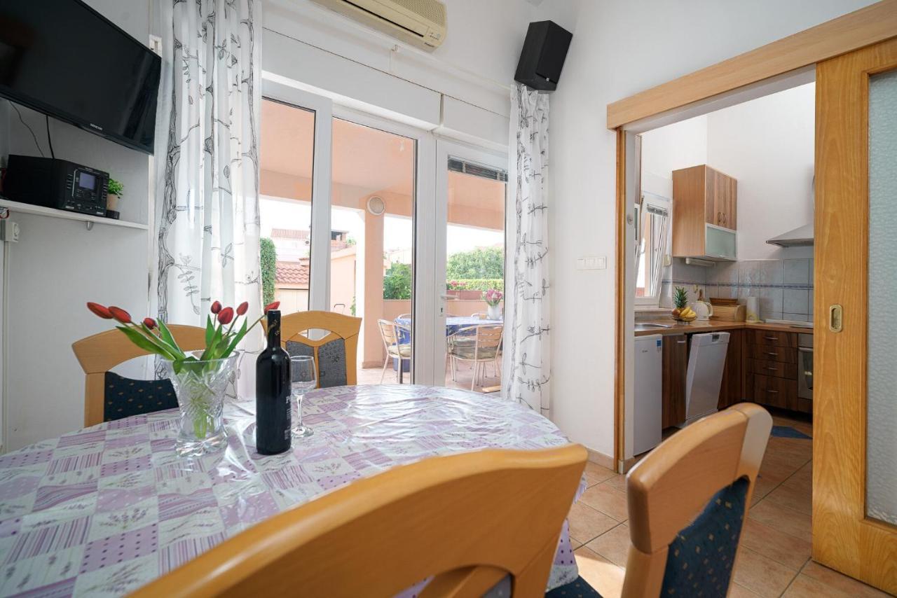 Apartmani Nedoklan 스리마 외부 사진