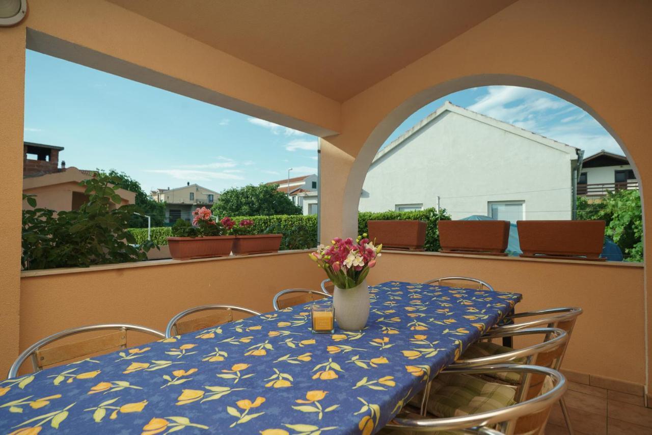 Apartmani Nedoklan 스리마 외부 사진