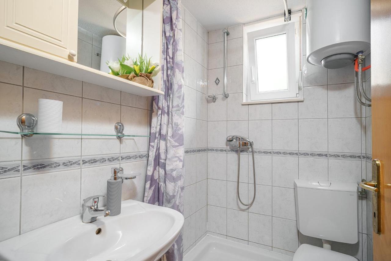 Apartmani Nedoklan 스리마 외부 사진